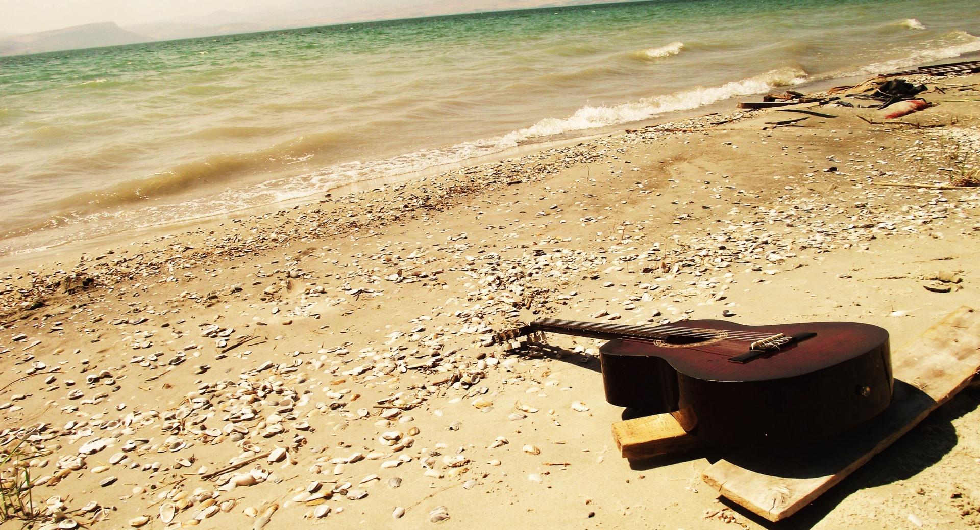 Guitar On The Beach at 320 x 480 iPhone size wallpapers HD quality