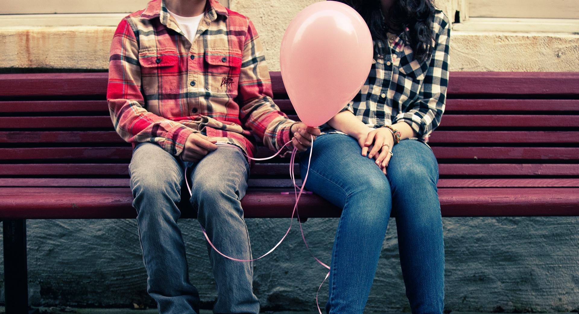 Happy Valentines Day Balloon at 640 x 1136 iPhone 5 size wallpapers HD quality