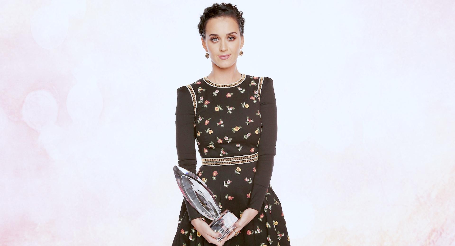 Katy Perry Peoples Choice Awards 2013 at 320 x 480 iPhone size wallpapers HD quality