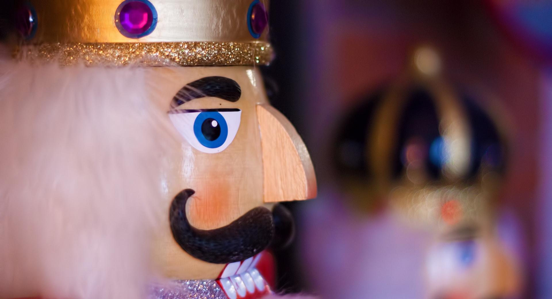 King Of The Nutcrackers at 640 x 960 iPhone 4 size wallpapers HD quality
