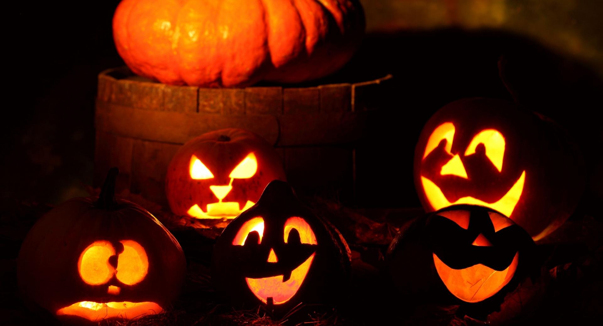Lighted Halloween Pumpkins at 1600 x 1200 size wallpapers HD quality