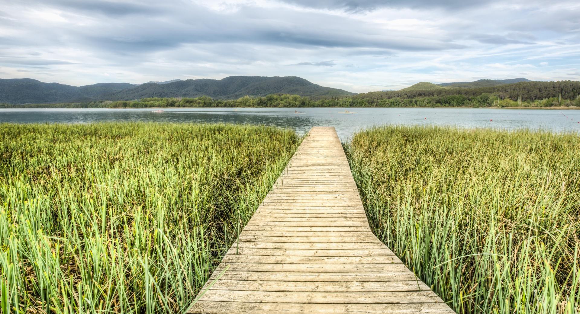 Llac de Banyoles Catalonia at 640 x 1136 iPhone 5 size wallpapers HD quality