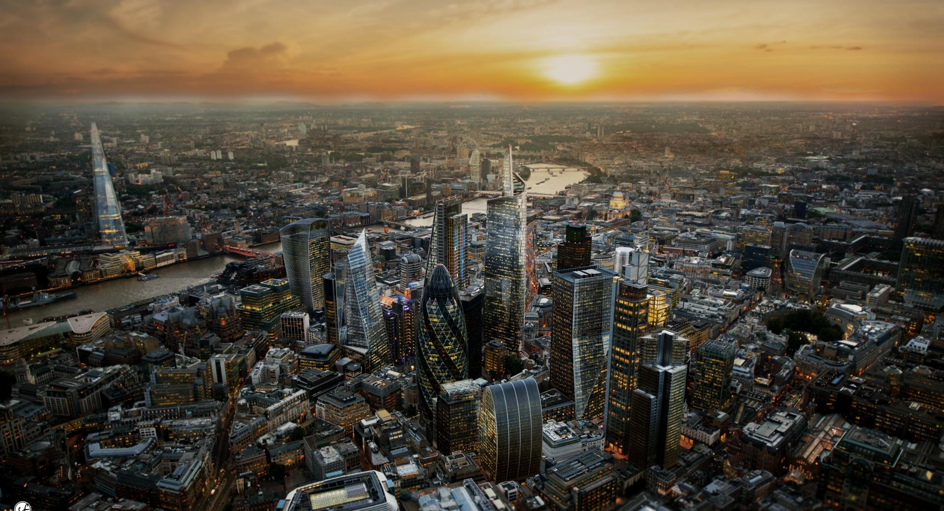 London - The City of Perspiring Dreams at 1600 x 1200 size wallpapers HD quality