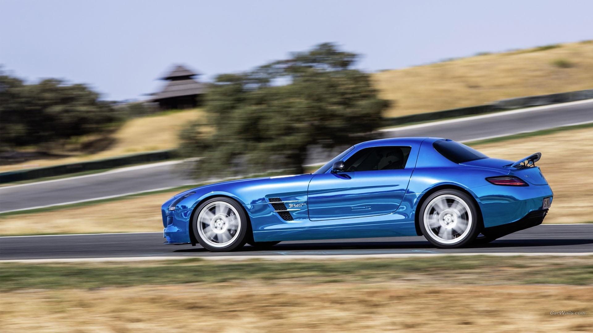 Mercedes-Benz SLS at 1280 x 960 size wallpapers HD quality
