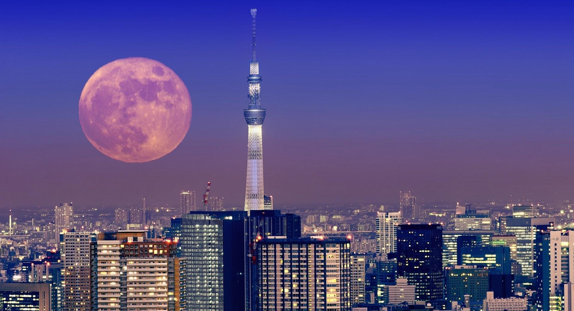 Moon Over Tokyo, Japan at 1600 x 1200 size wallpapers HD quality