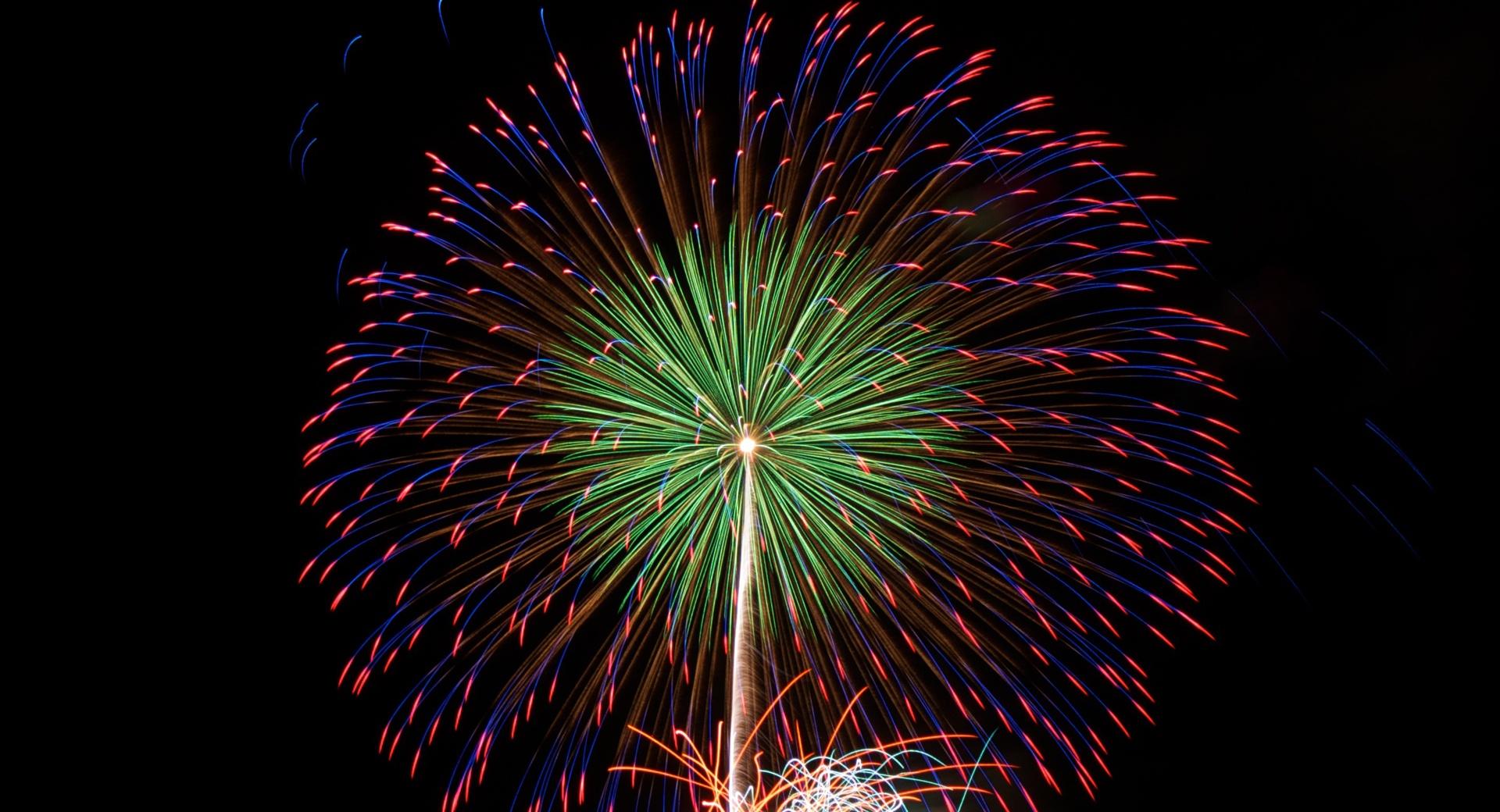 New Years Eve 2012 Fireworks at 640 x 1136 iPhone 5 size wallpapers HD quality