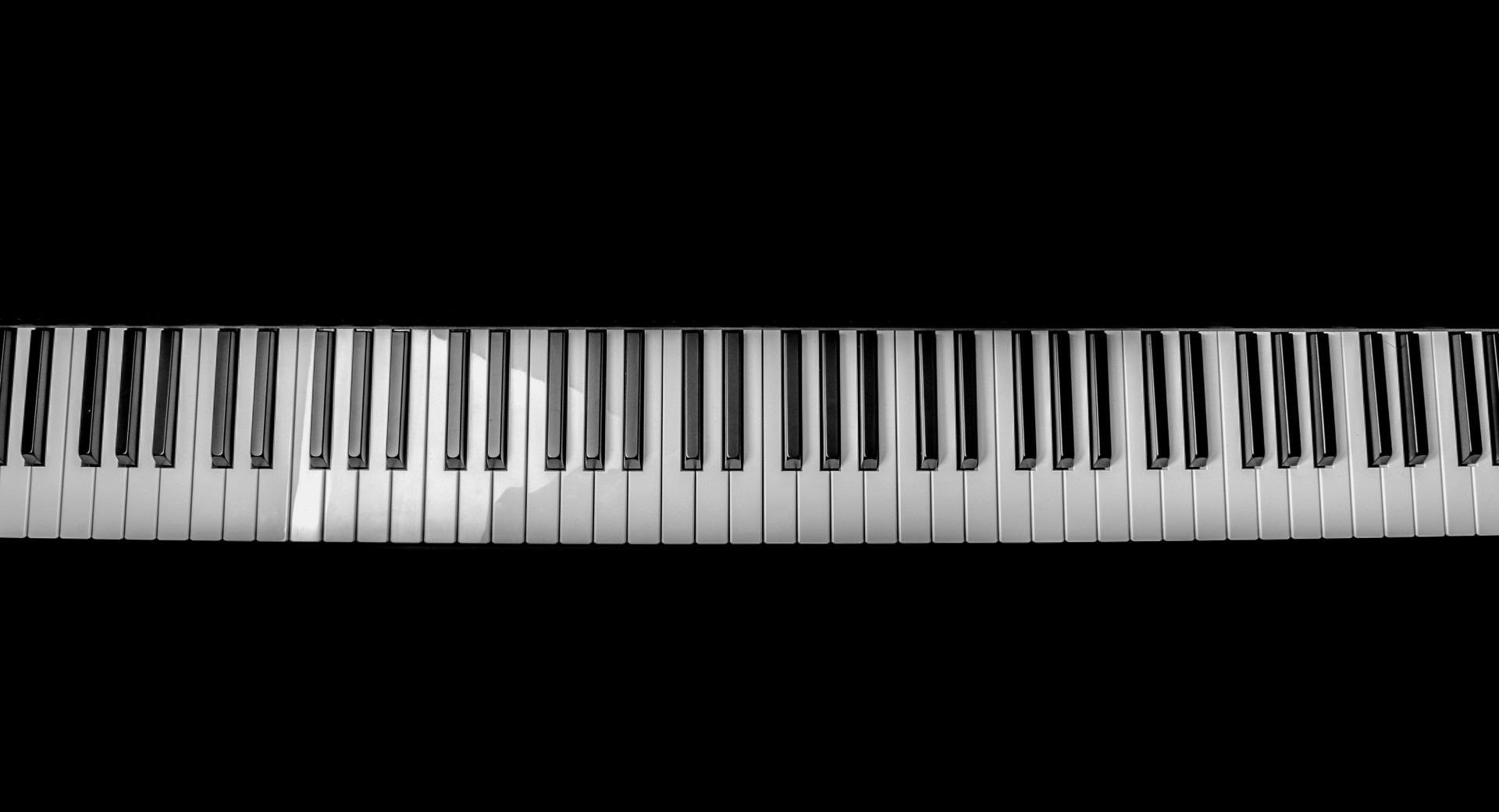 Piano Keyboard at 640 x 1136 iPhone 5 size wallpapers HD quality