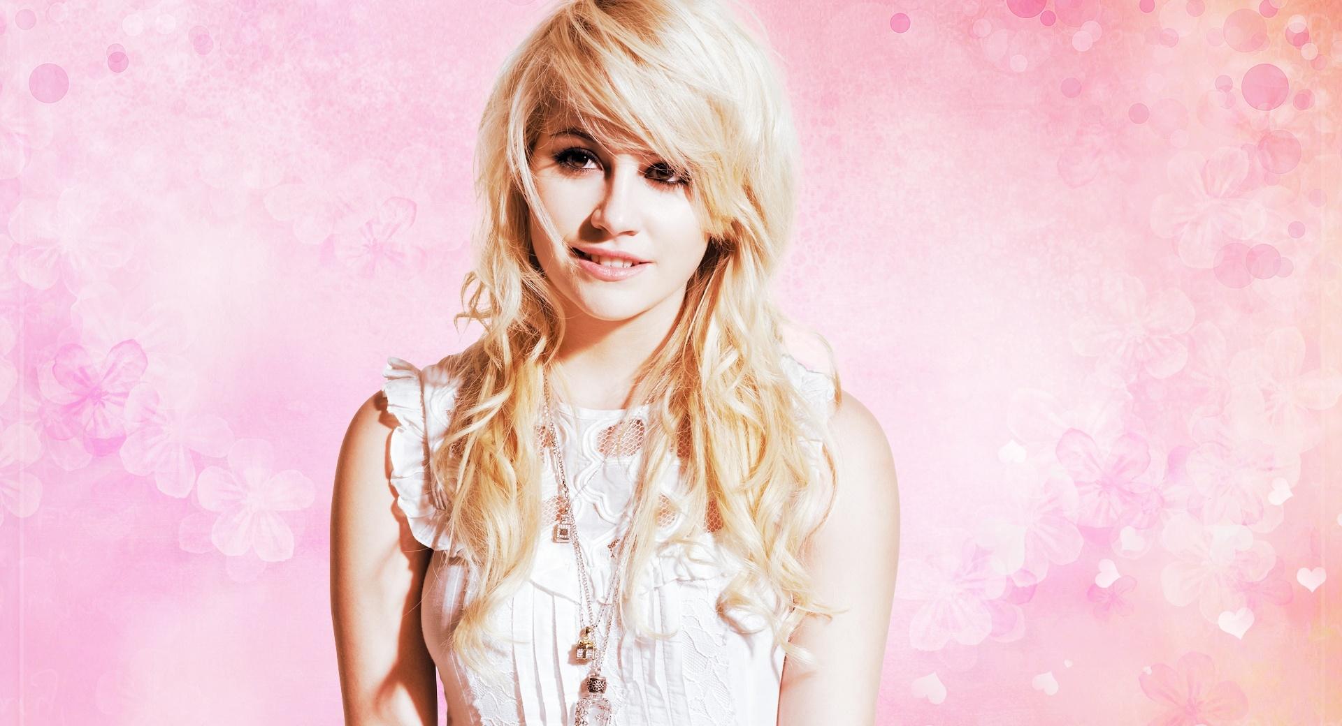 Pixie Lott at 640 x 960 iPhone 4 size wallpapers HD quality