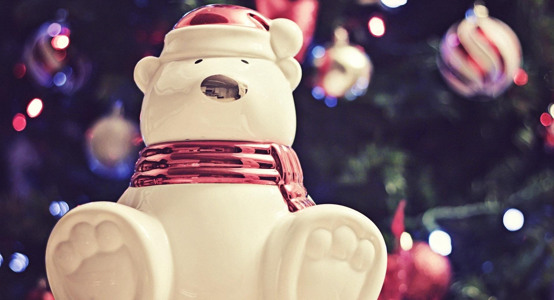 Polar Bear Christmas Decoration at 750 x 1334 iPhone 6 size wallpapers HD quality
