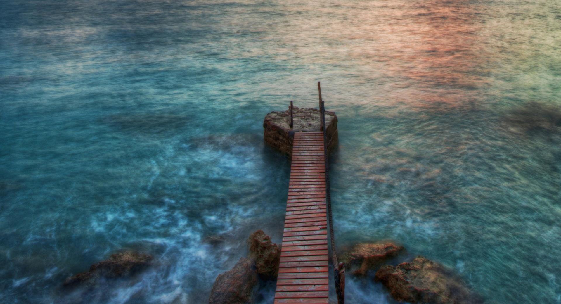 Pontoon HDR at 320 x 480 iPhone size wallpapers HD quality