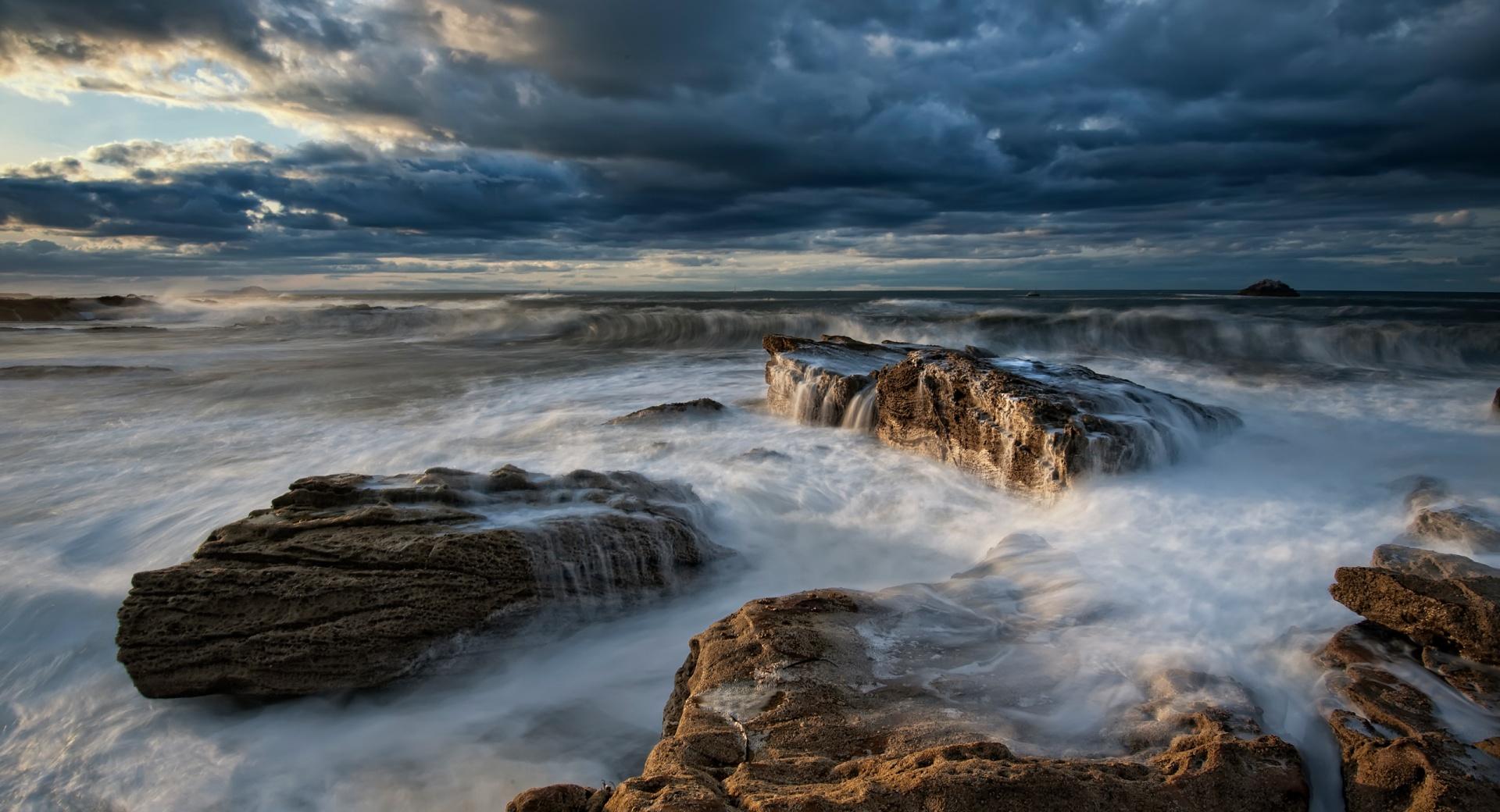 Rocky Seascape at 1600 x 1200 size wallpapers HD quality