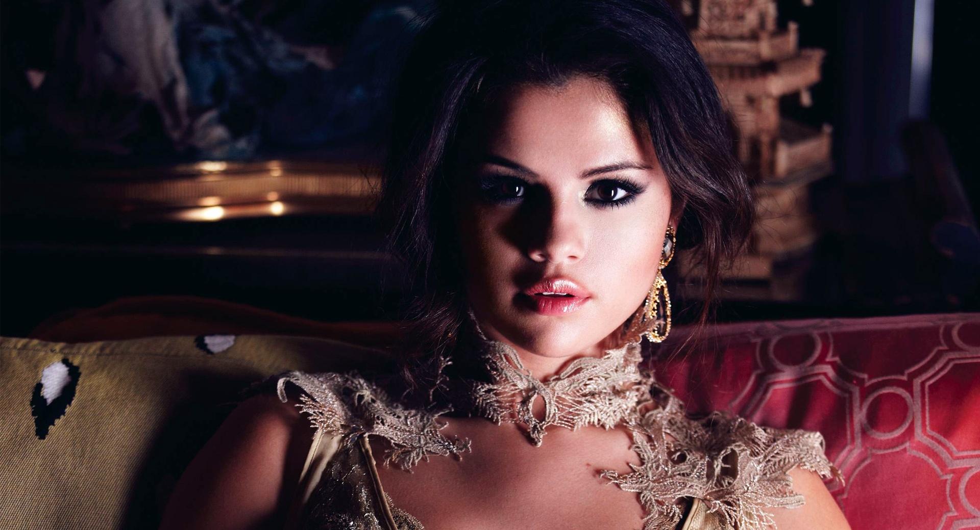 Selena Gomez Hot at 640 x 1136 iPhone 5 size wallpapers HD quality