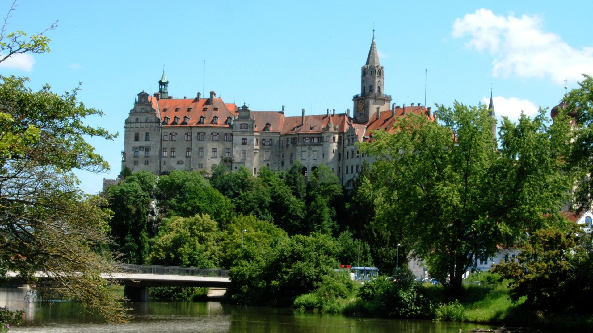 Sigmaringen Castle at 2048 x 2048 iPad size wallpapers HD quality