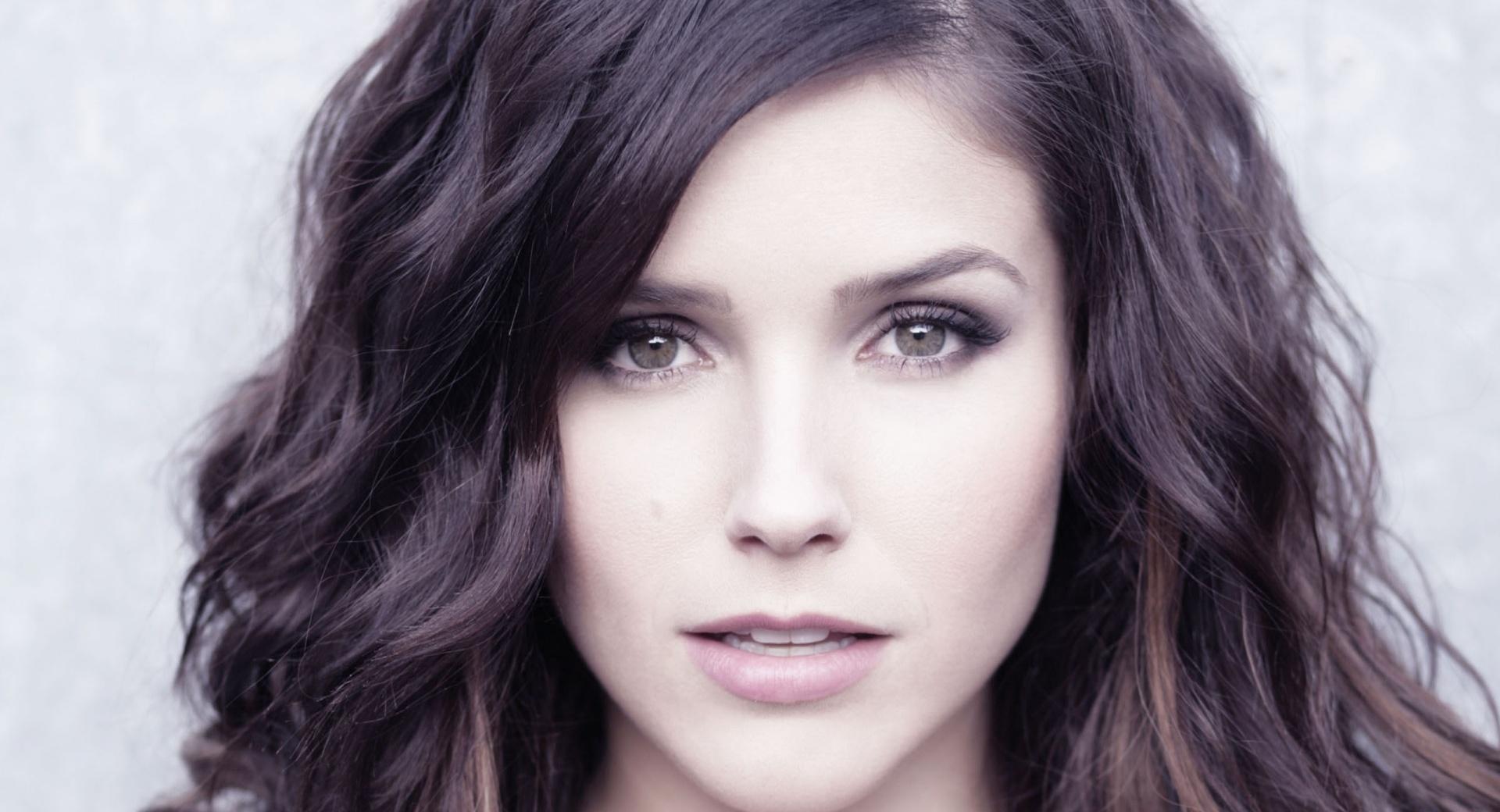 Sophia Bush One Tree Hill at 640 x 960 iPhone 4 size wallpapers HD quality