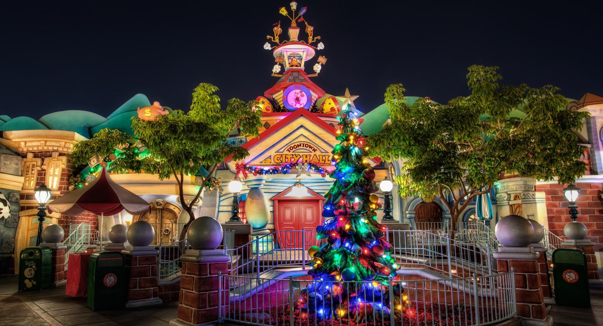 Toontown Christmas at City Hall at 1024 x 768 size wallpapers HD quality