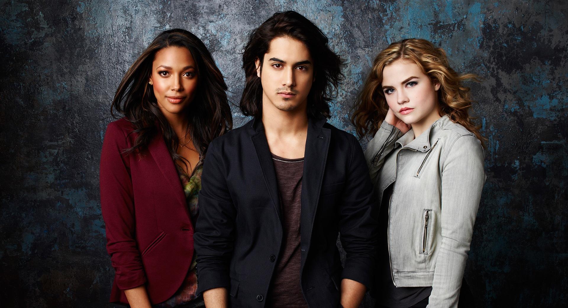 Twisted TV Show Cast at 320 x 480 iPhone size wallpapers HD quality