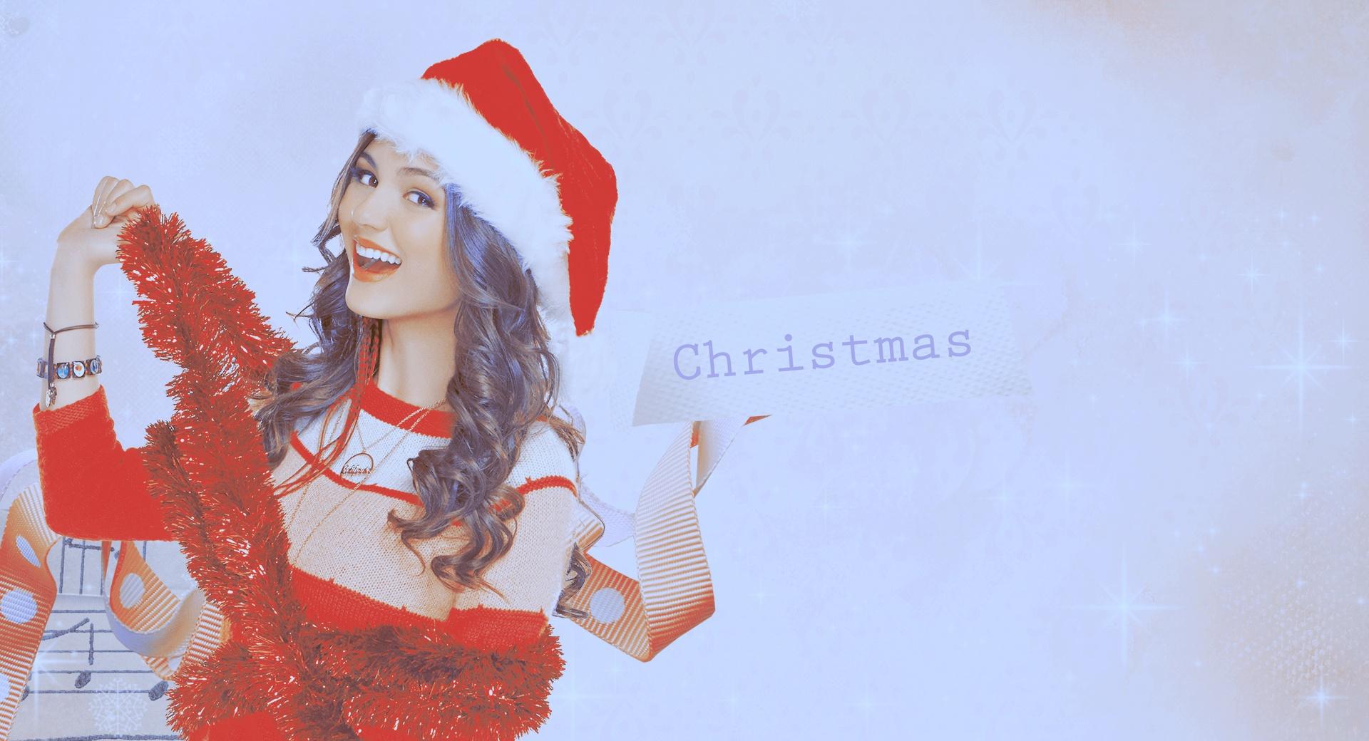 Victoria Justice - Christmas at 2048 x 2048 iPad size wallpapers HD quality