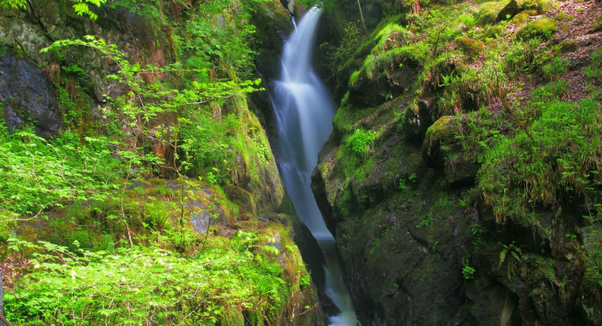 Aira Force Falls Glenridding Lake District UK at 320 x 480 iPhone size wallpapers HD quality