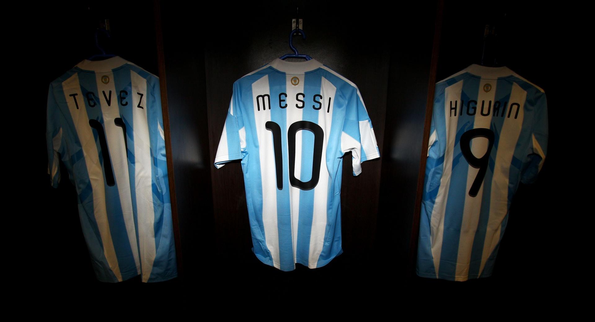 Argentina National Team Shirts at 1024 x 1024 iPad size wallpapers HD quality