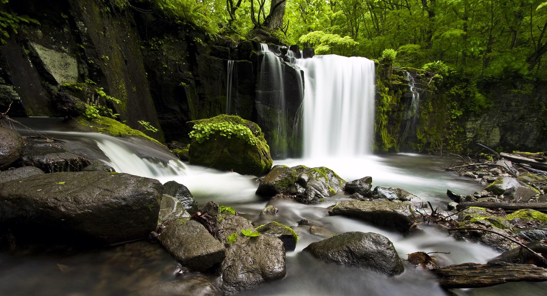 Beautiful Waterfall Scenery at 1024 x 1024 iPad size wallpapers HD quality