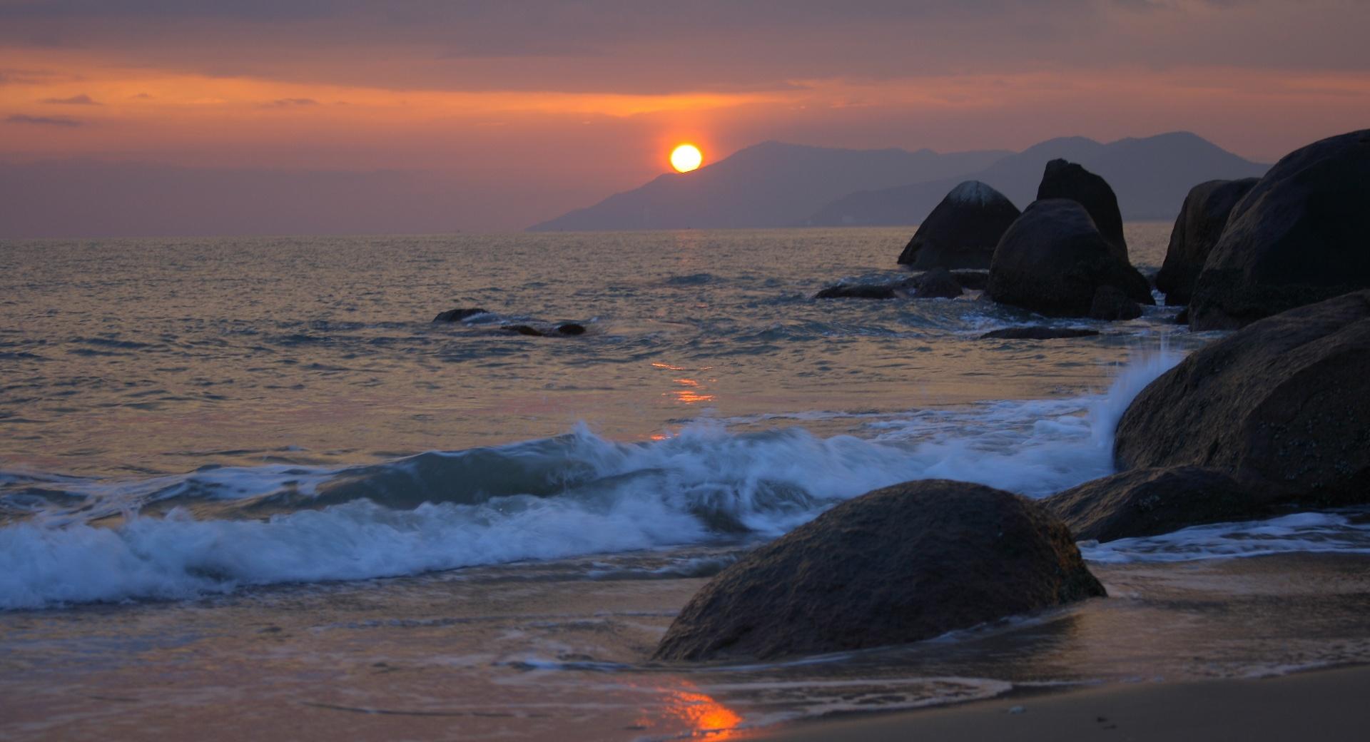 Boulders On The Beach at 640 x 1136 iPhone 5 size wallpapers HD quality
