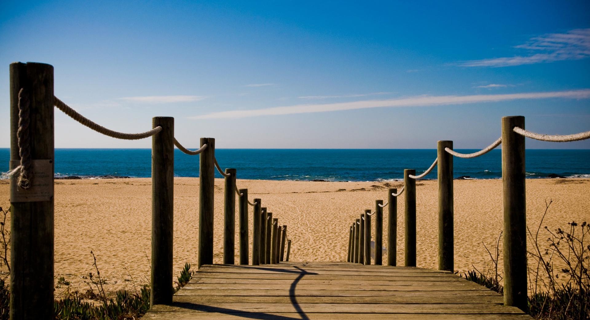 Bridge Towards The Beach at 750 x 1334 iPhone 6 size wallpapers HD quality
