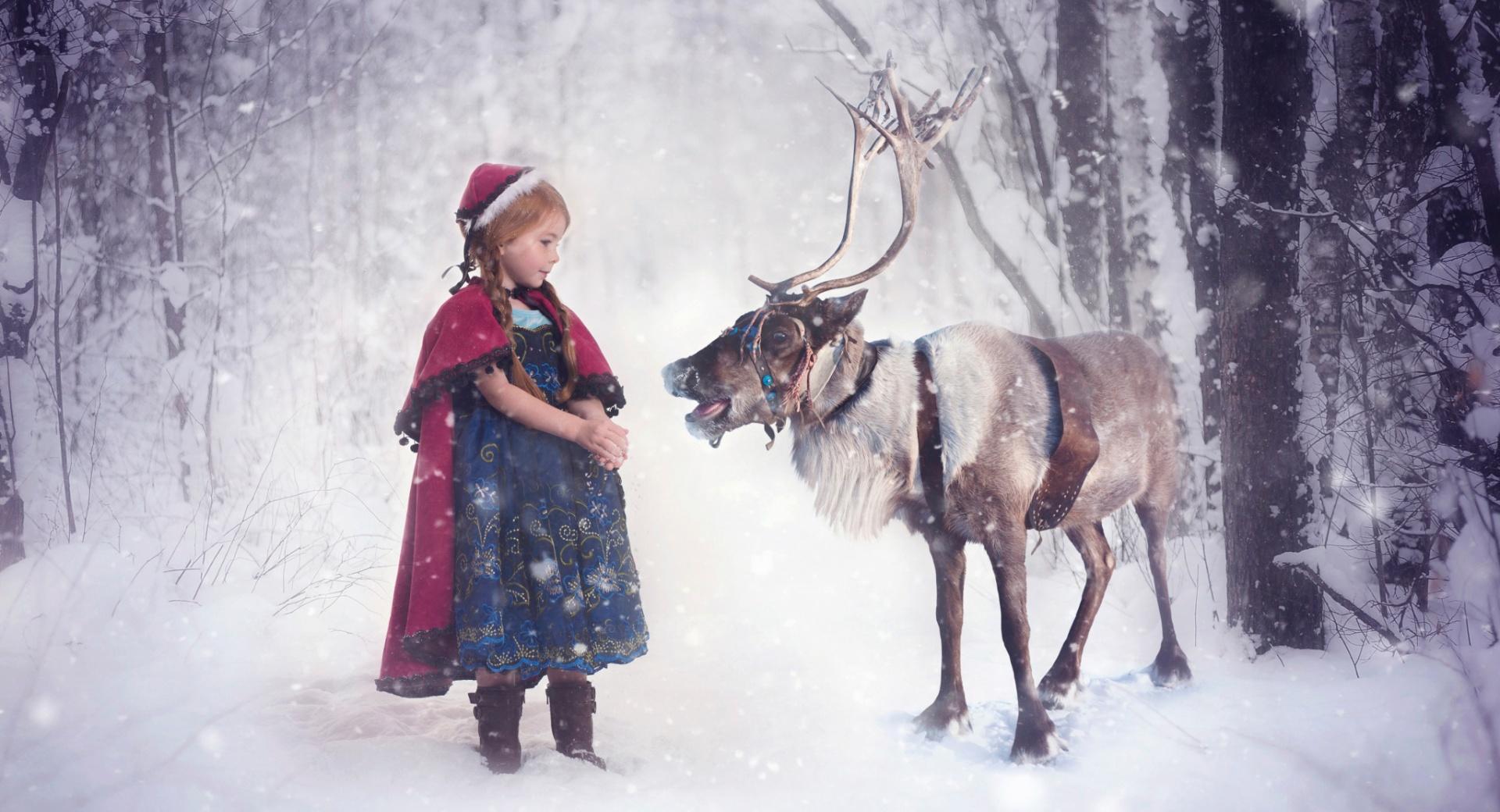 Christmas Elf and Reindeer at 1024 x 1024 iPad size wallpapers HD quality