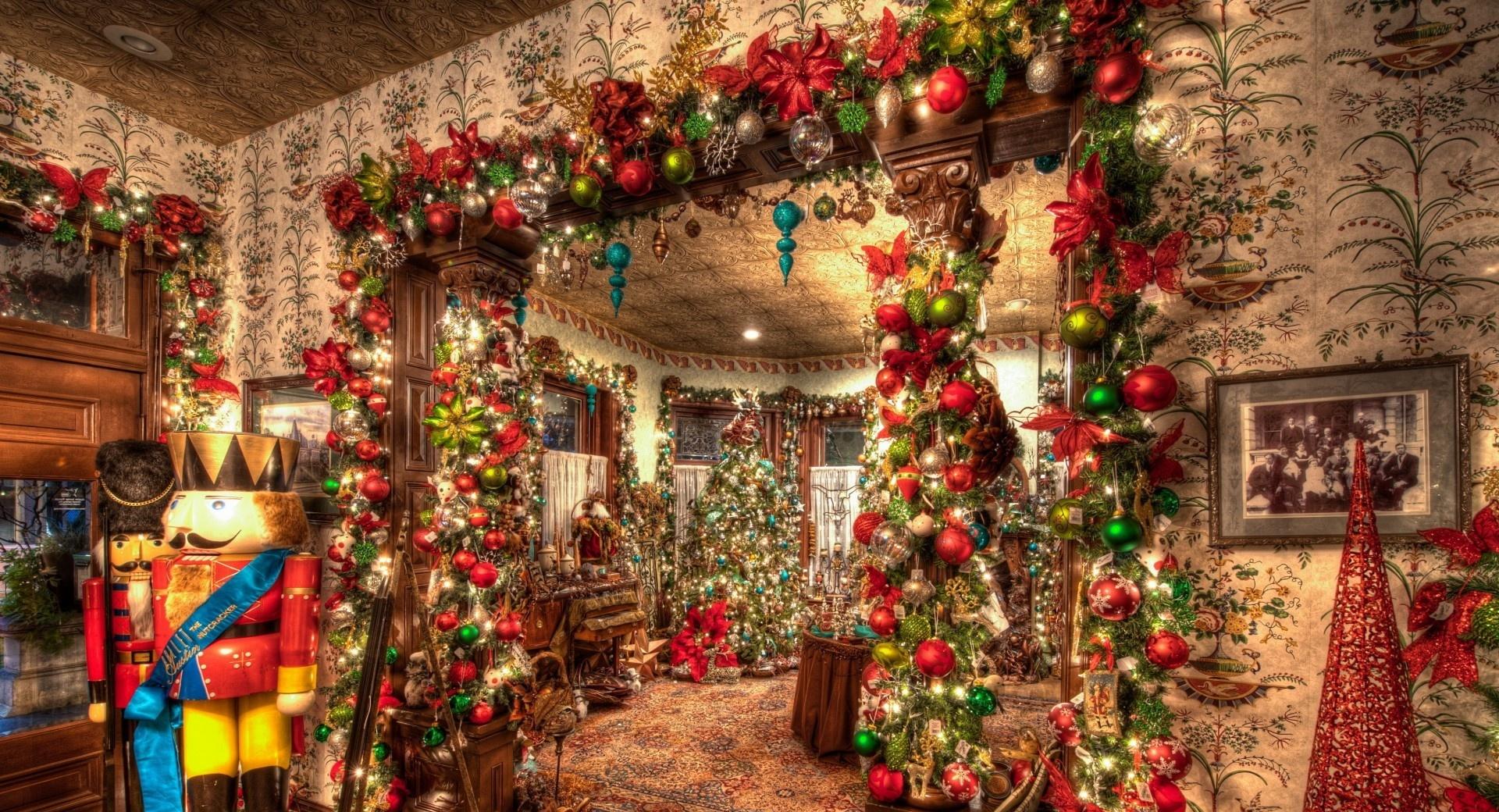 Christmas House Decorations Inside at 1024 x 1024 iPad size wallpapers HD quality