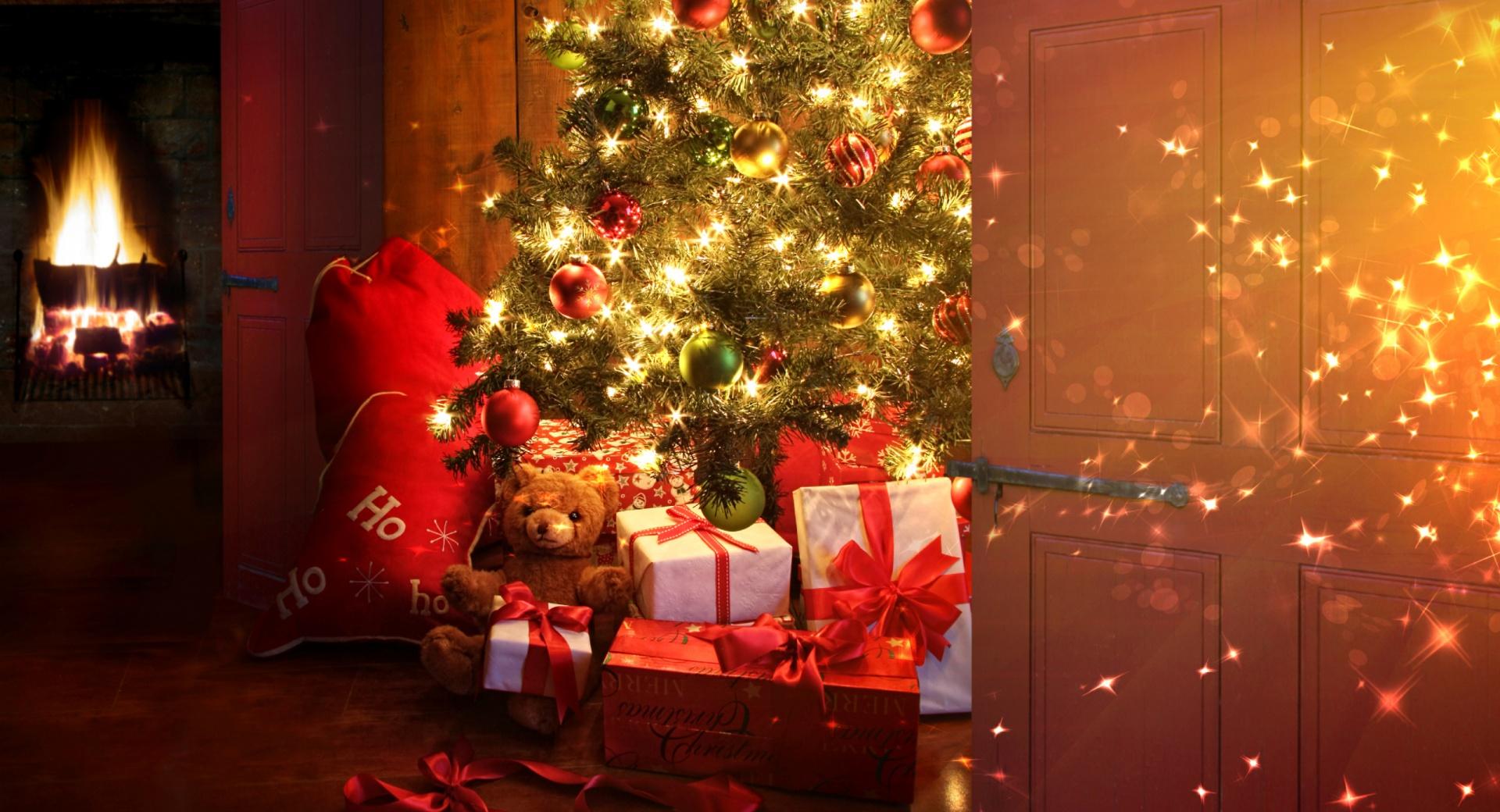 Christmas Is Coming at 1152 x 864 size wallpapers HD quality