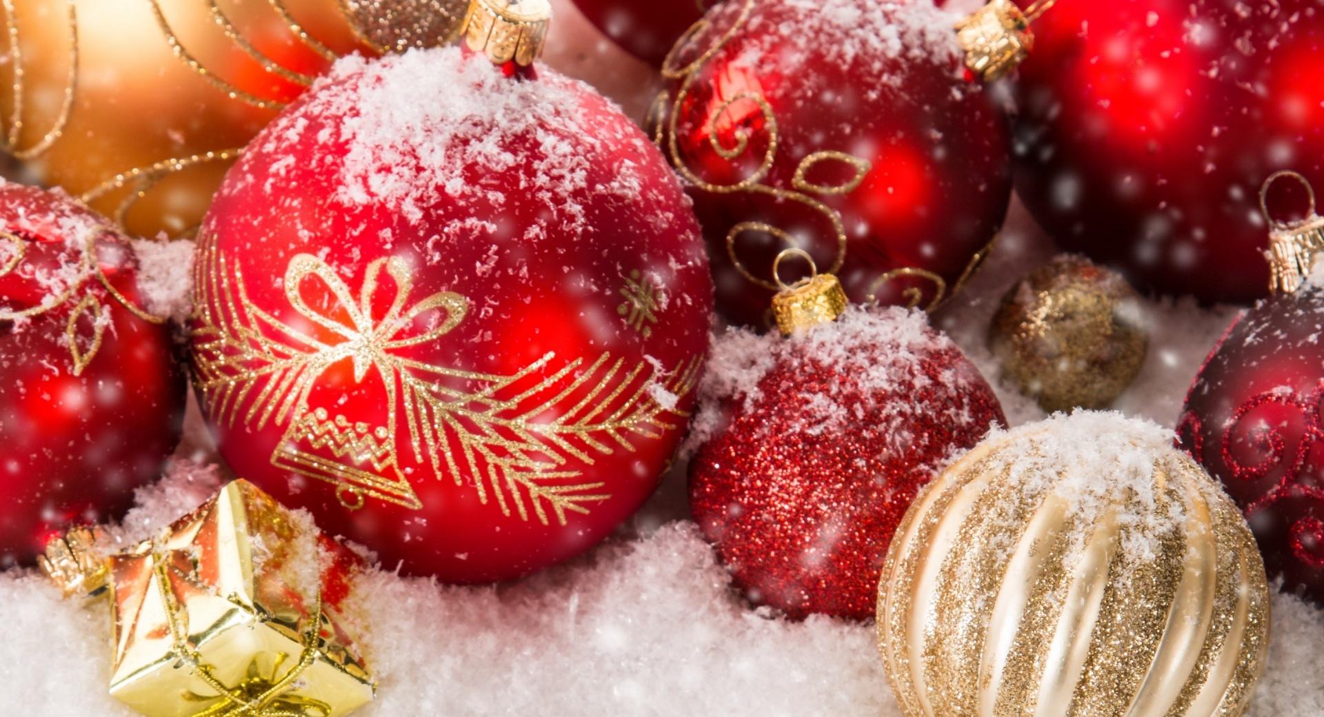 Christmas Ornaments at 320 x 480 iPhone size wallpapers HD quality