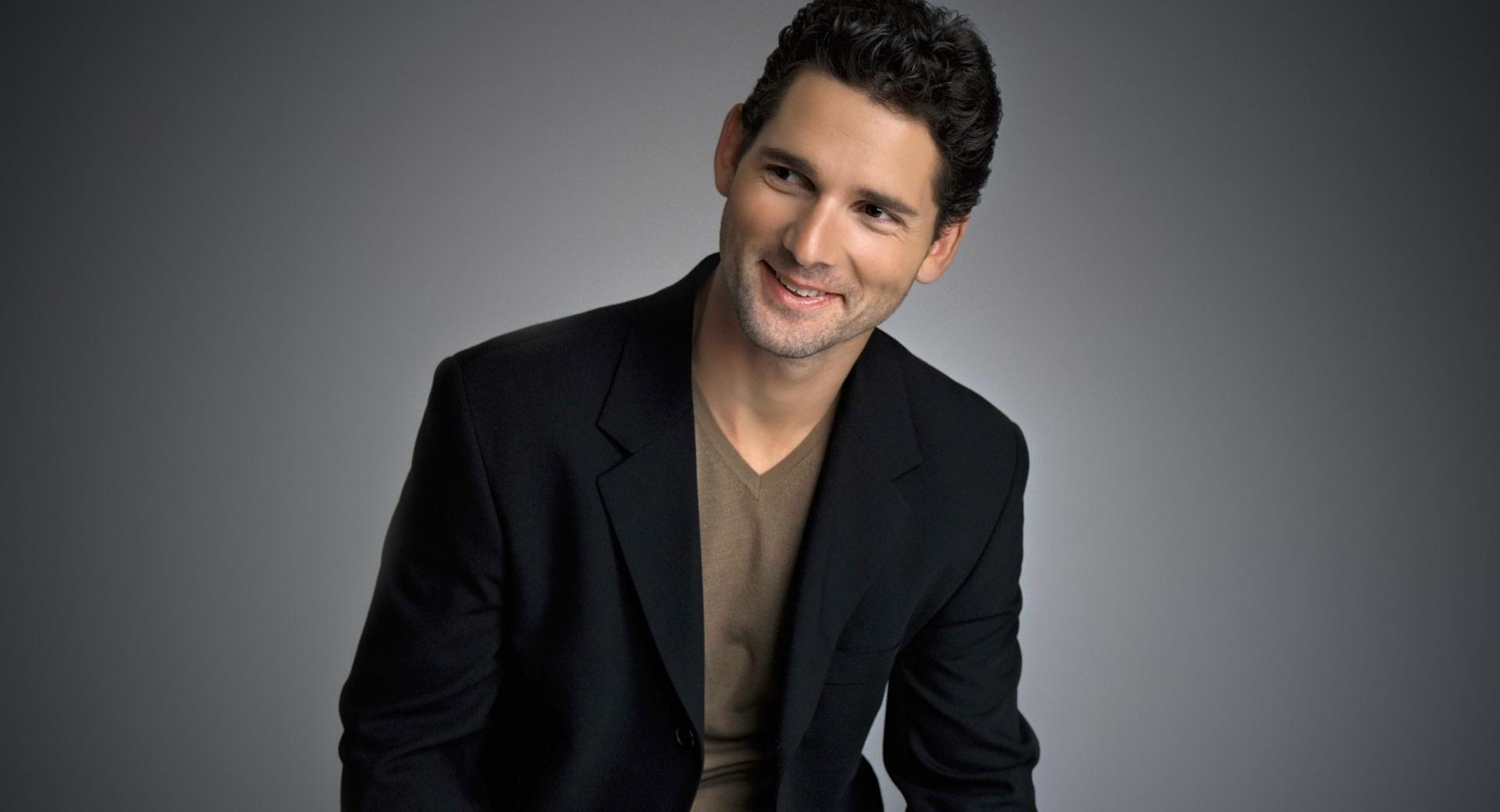 Eric Bana 2011 at 320 x 480 iPhone size wallpapers HD quality
