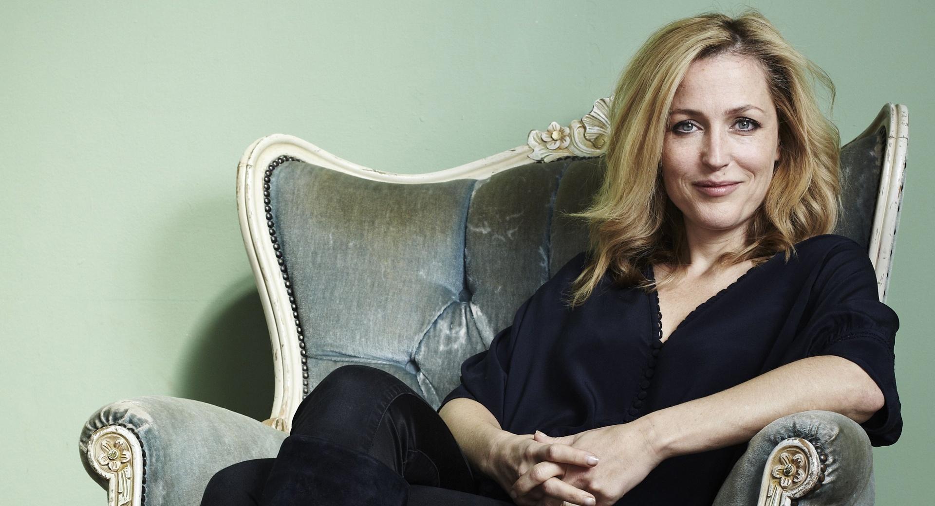 Gillian Anderson 2012 at 1024 x 1024 iPad size wallpapers HD quality