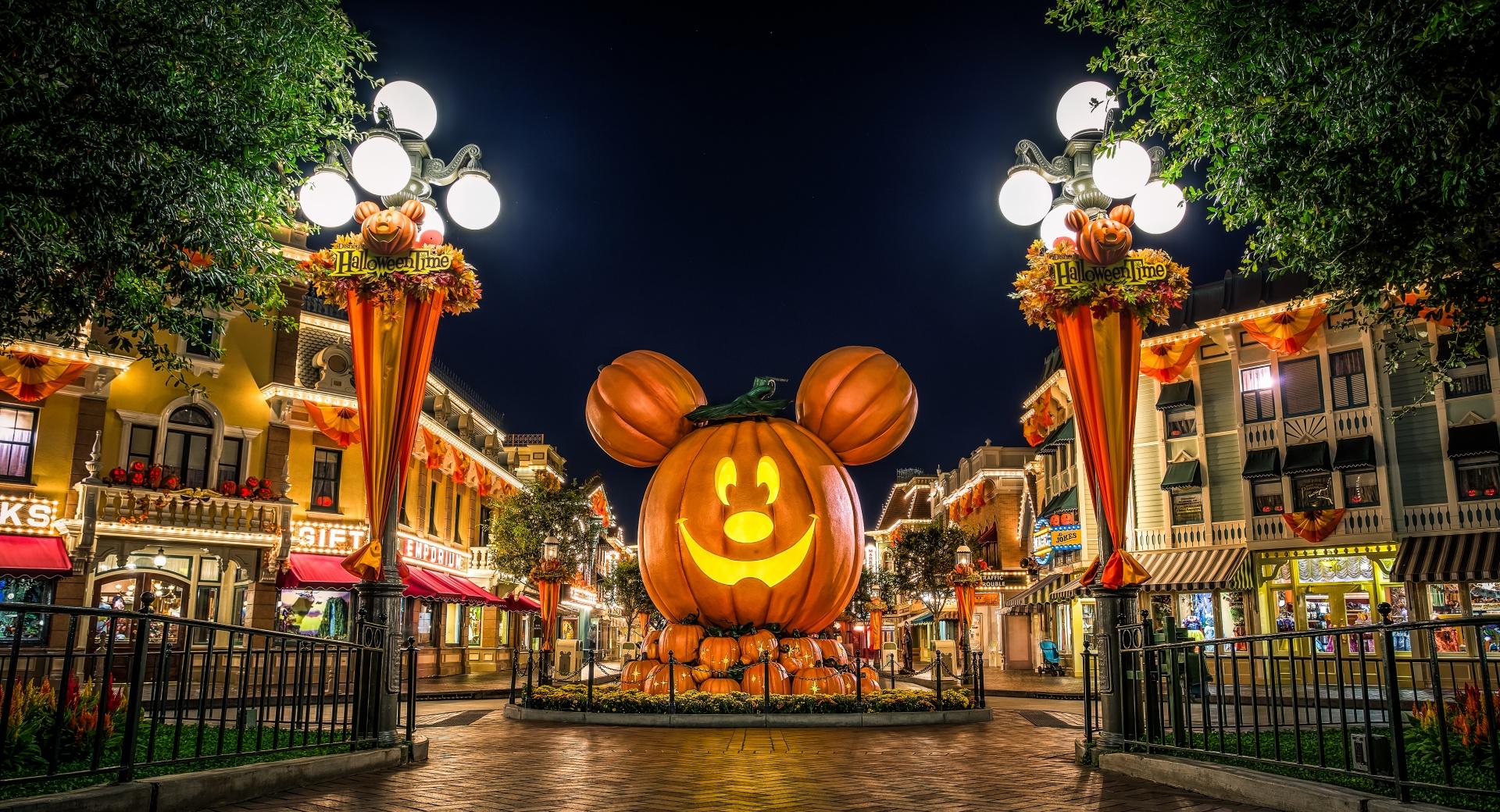 Halloween 2013 at 1600 x 1200 size wallpapers HD quality