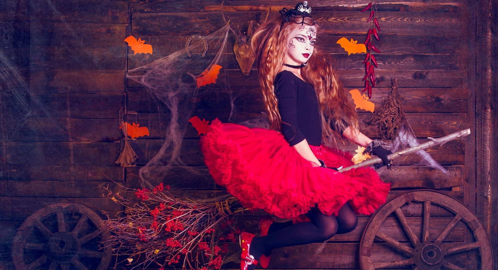 Halloween Witch at 750 x 1334 iPhone 6 size wallpapers HD quality