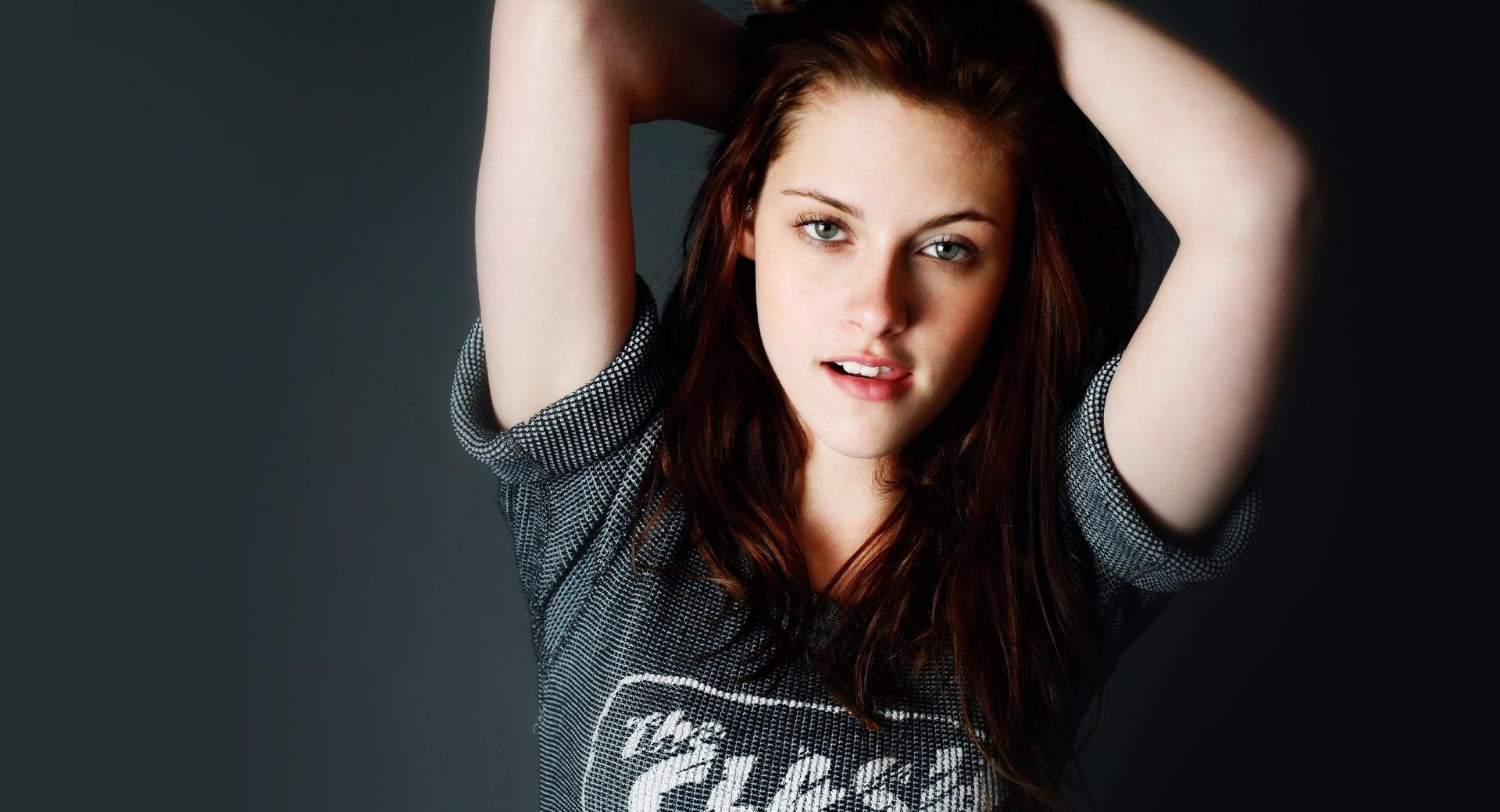 Kristen Stewart (2011) at 320 x 480 iPhone size wallpapers HD quality