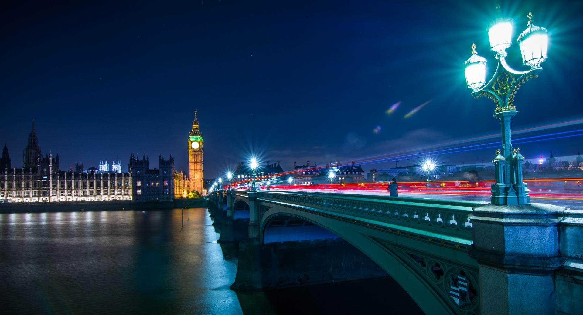 London Night Photography at 1600 x 1200 size wallpapers HD quality
