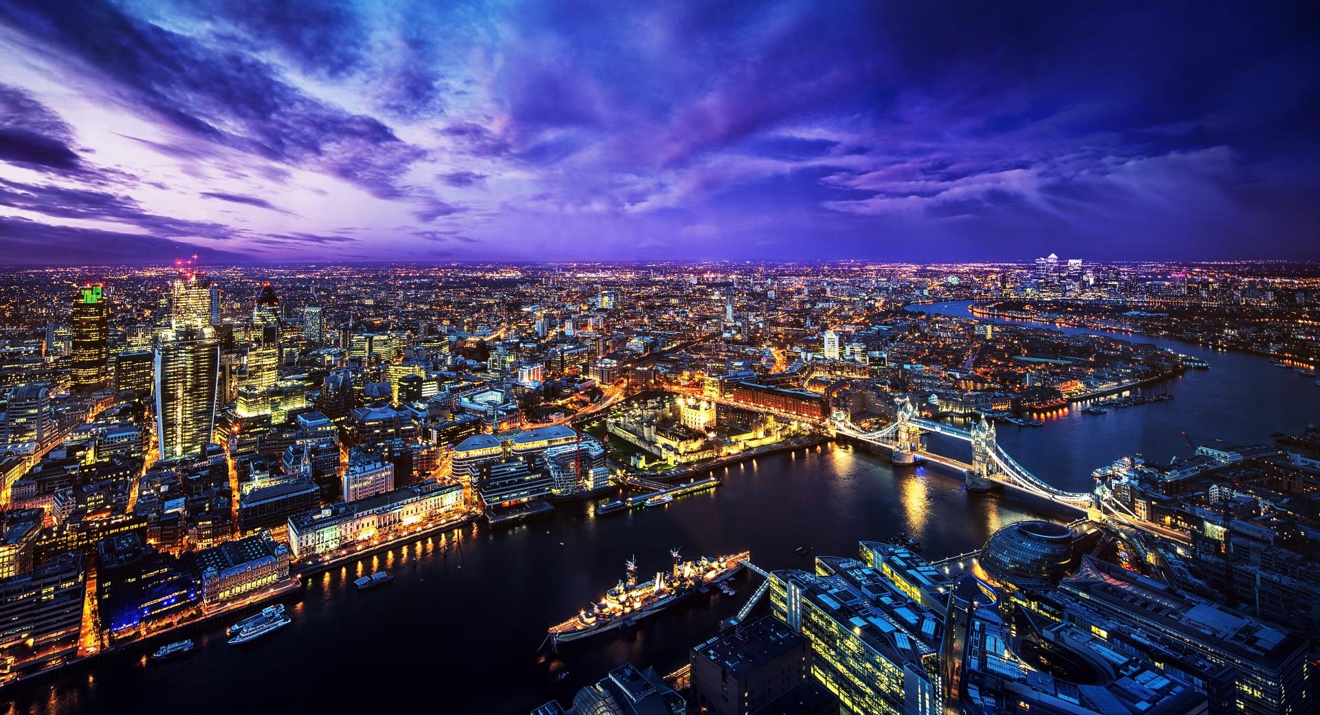 London Skyline At Night at 640 x 960 iPhone 4 size wallpapers HD quality