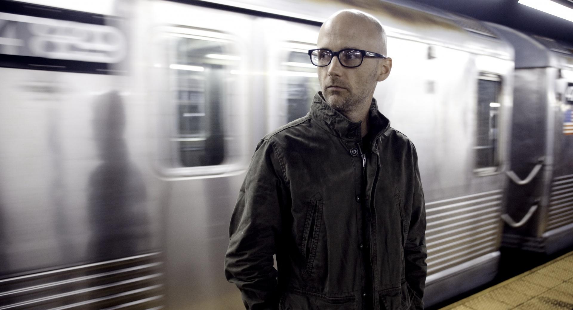 Moby Photo at 1600 x 1200 size wallpapers HD quality