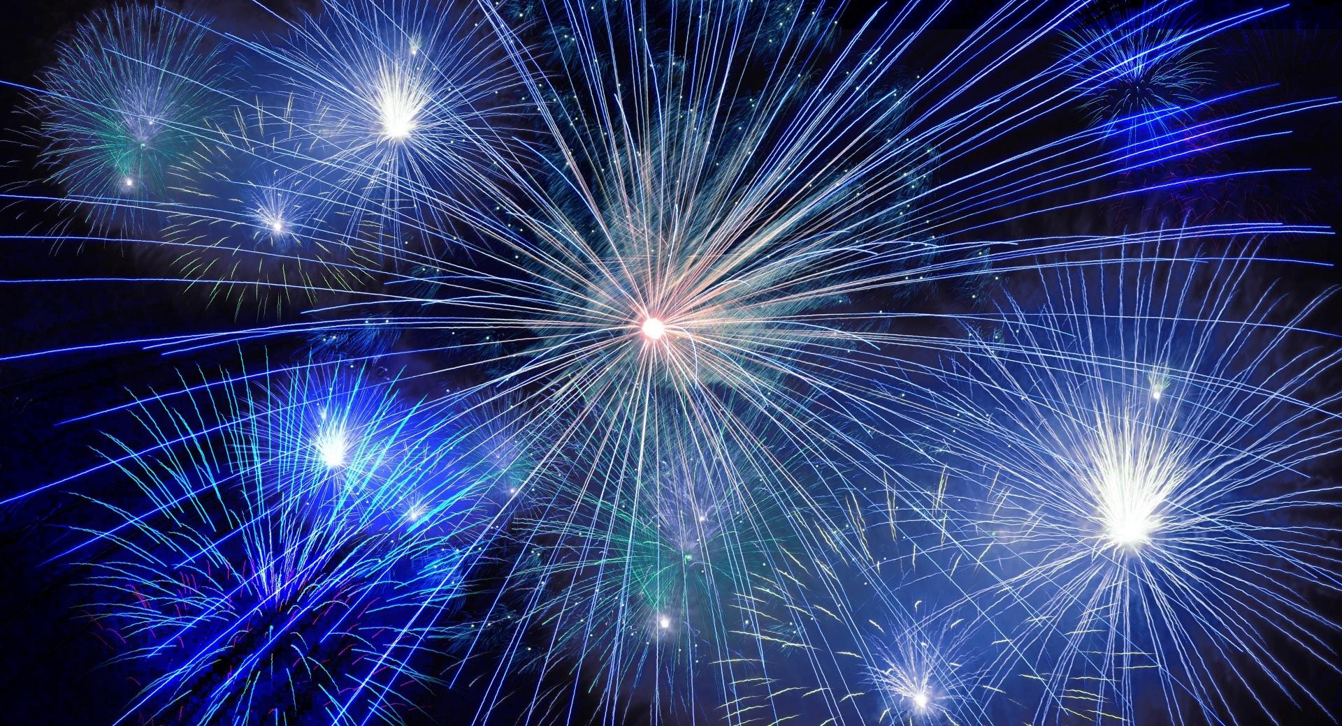 New Year 2016 Fireworks at 640 x 960 iPhone 4 size wallpapers HD quality