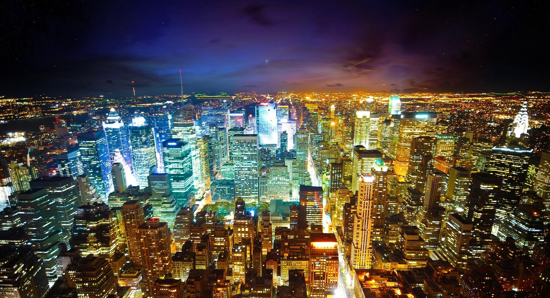 New York City at Night at 640 x 960 iPhone 4 size wallpapers HD quality