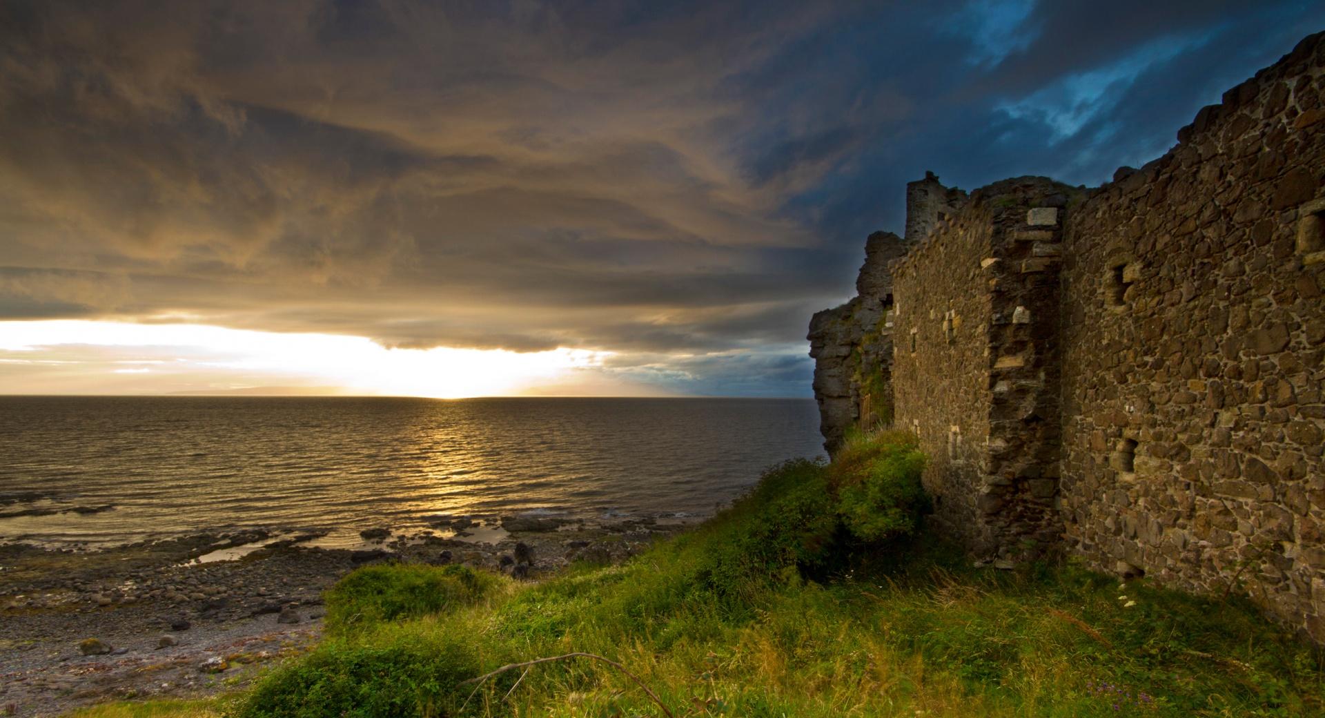 Old Castle Wall at 640 x 1136 iPhone 5 size wallpapers HD quality