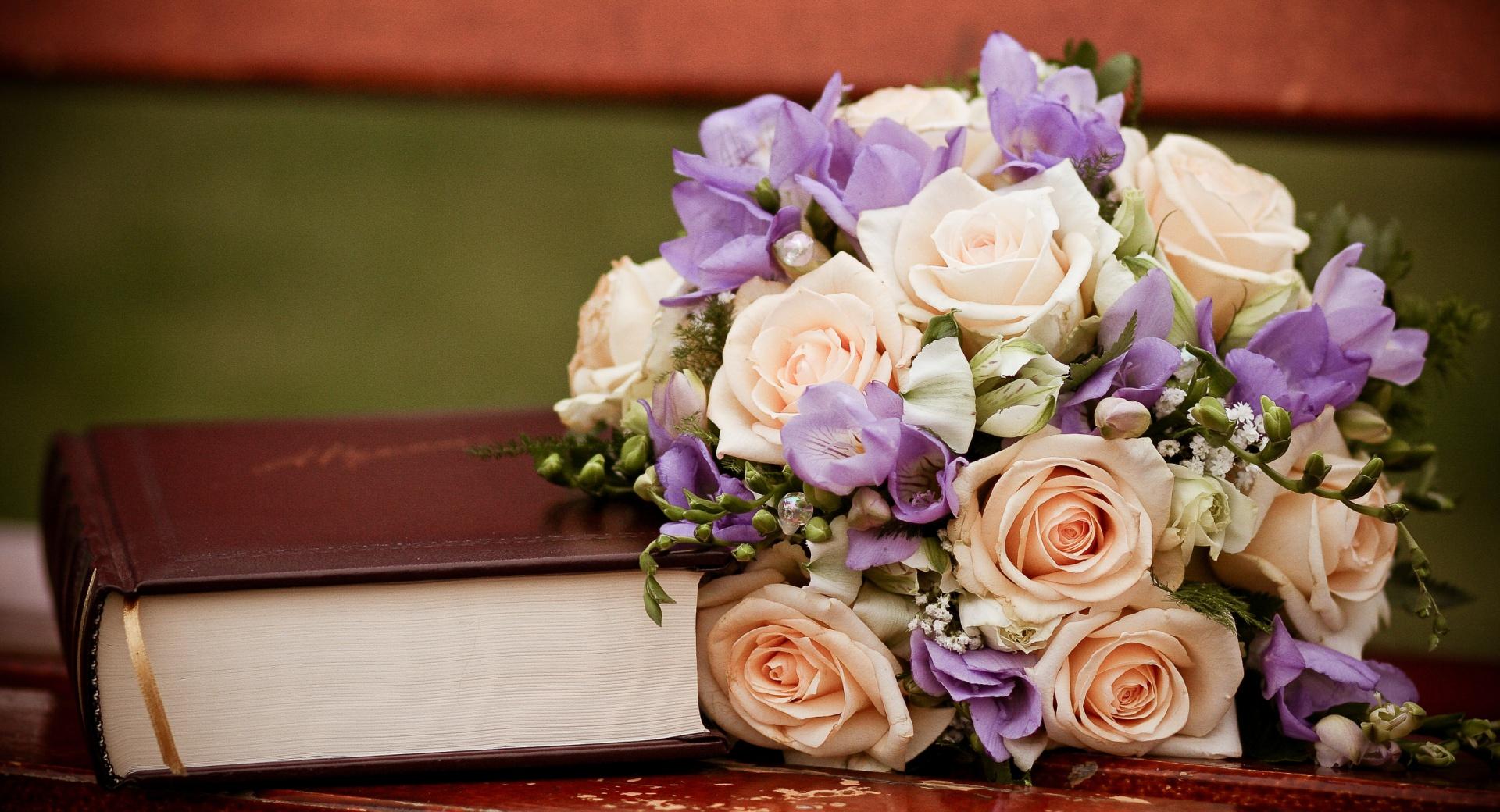 Roses Bouquet And A Book at 2048 x 2048 iPad size wallpapers HD quality