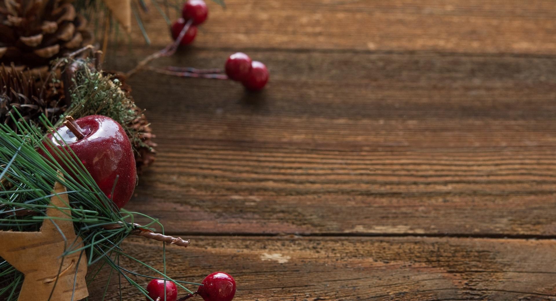 Rustic Christmas Table Decorations Background at 750 x 1334 iPhone 6 size wallpapers HD quality