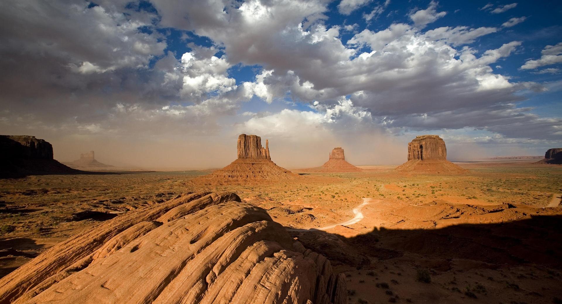 Sandstorm In Monument Valley Utah at 1024 x 1024 iPad size wallpapers HD quality