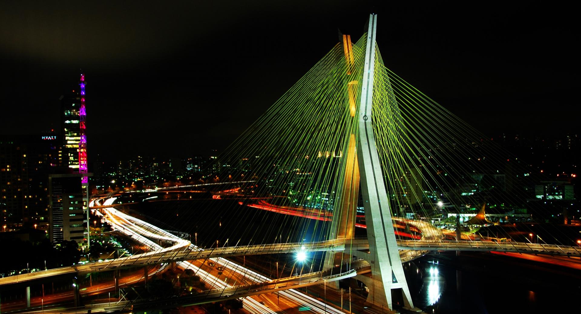 Sao Paulo Bridge at 2048 x 2048 iPad size wallpapers HD quality