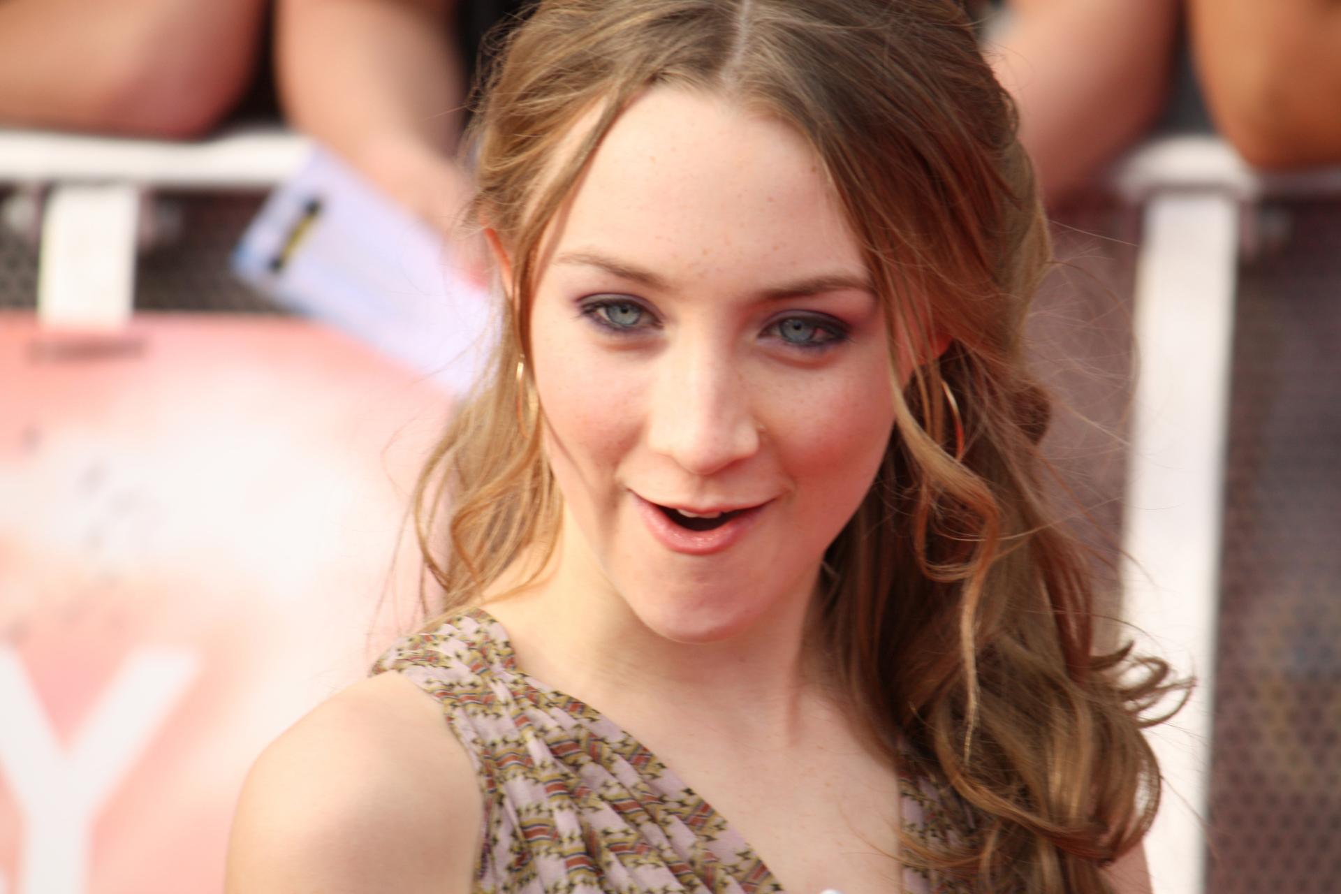 Saoirse Ronan at 1152 x 864 size wallpapers HD quality