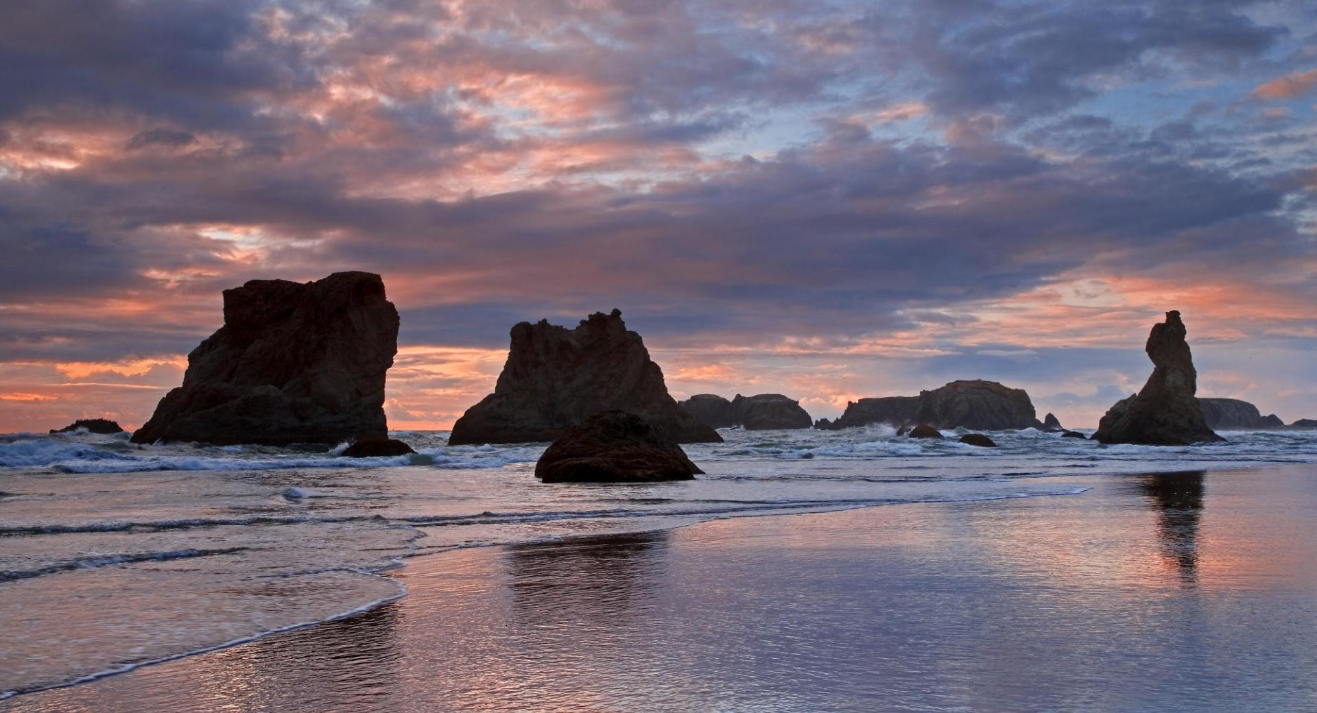 Sea Stacks At Sunset Bandon Oregon at 1024 x 1024 iPad size wallpapers HD quality