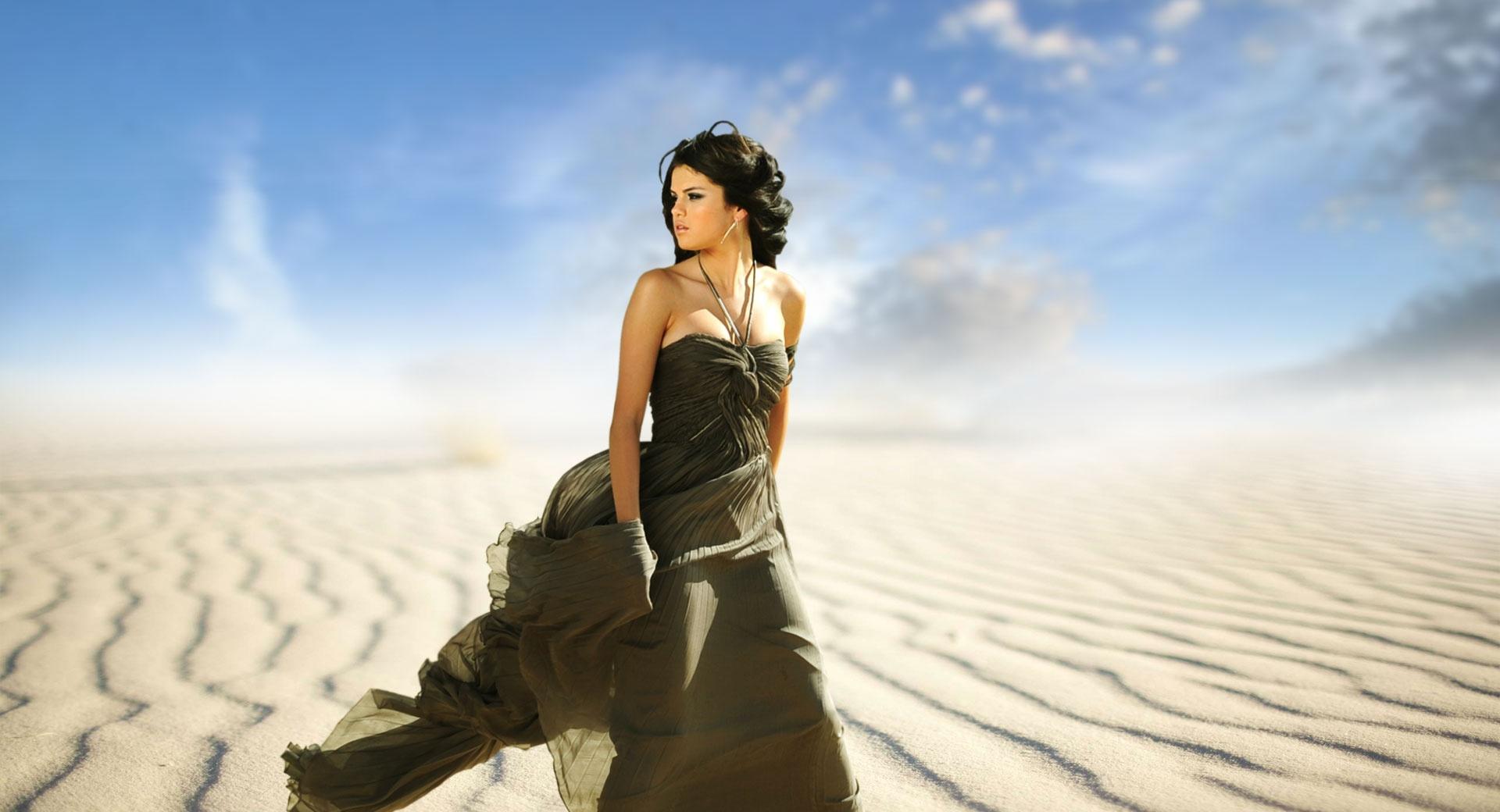 Selena Gomez Desktop Wallpaper HD at 1280 x 960 size wallpapers HD quality