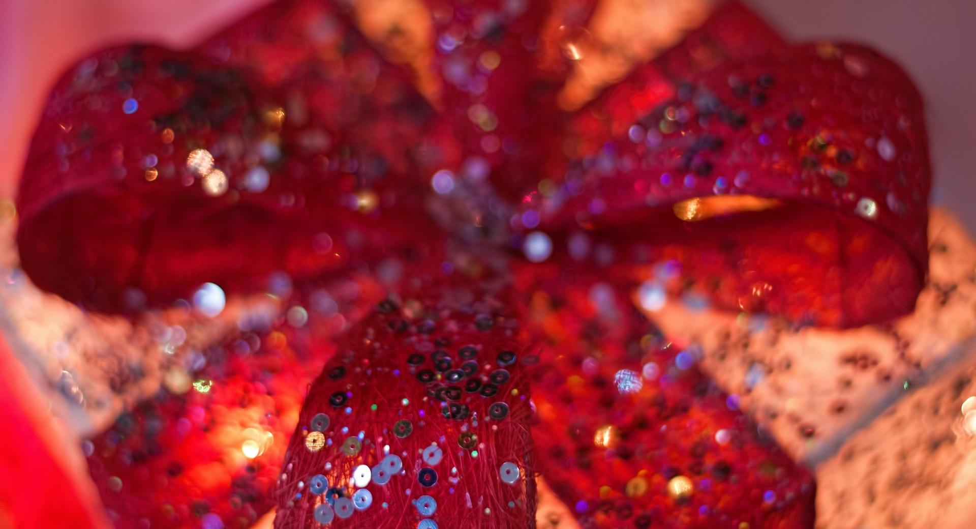 Sparkly Gift at 640 x 1136 iPhone 5 size wallpapers HD quality