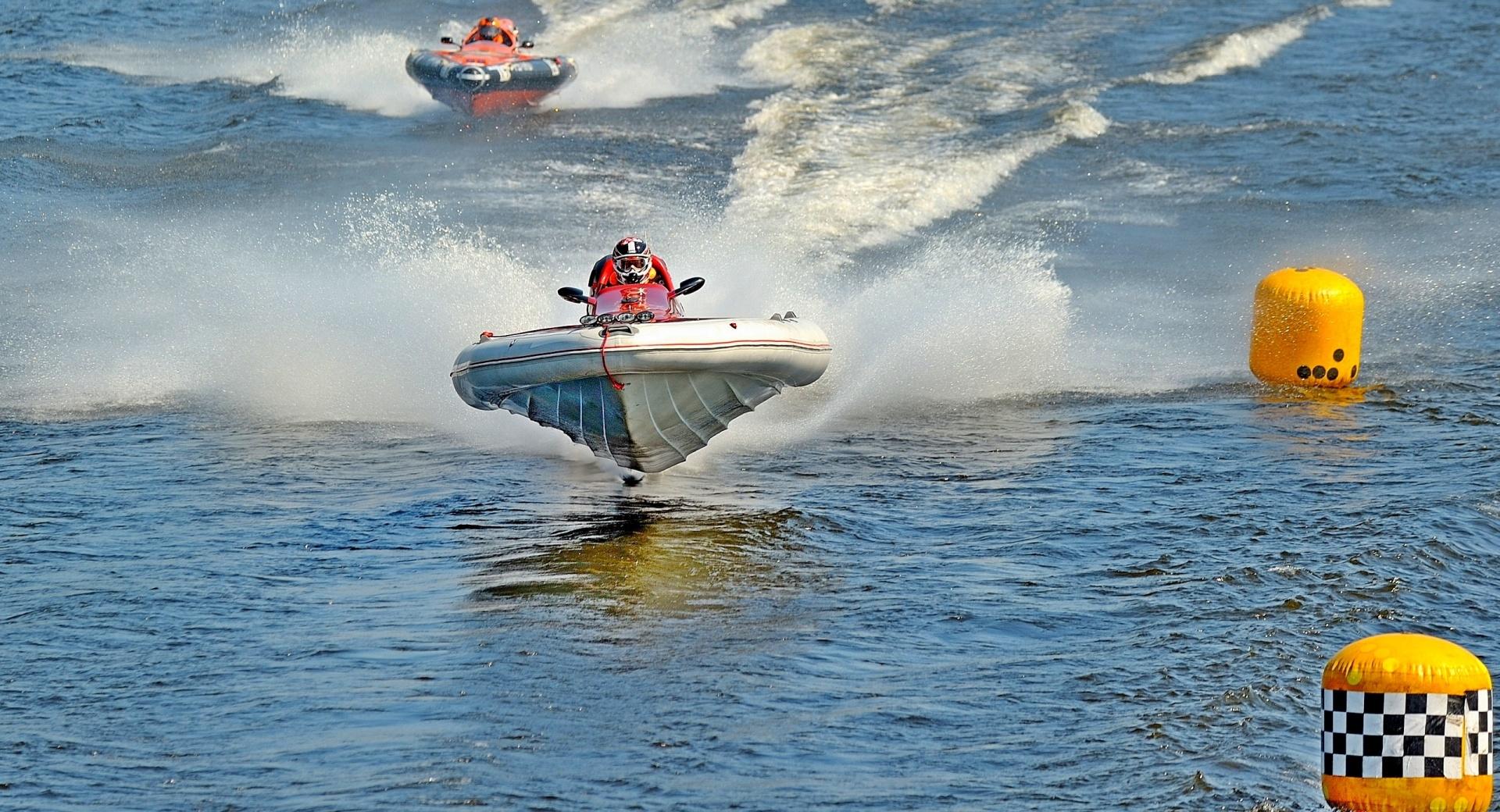 Speed Boat at 640 x 960 iPhone 4 size wallpapers HD quality